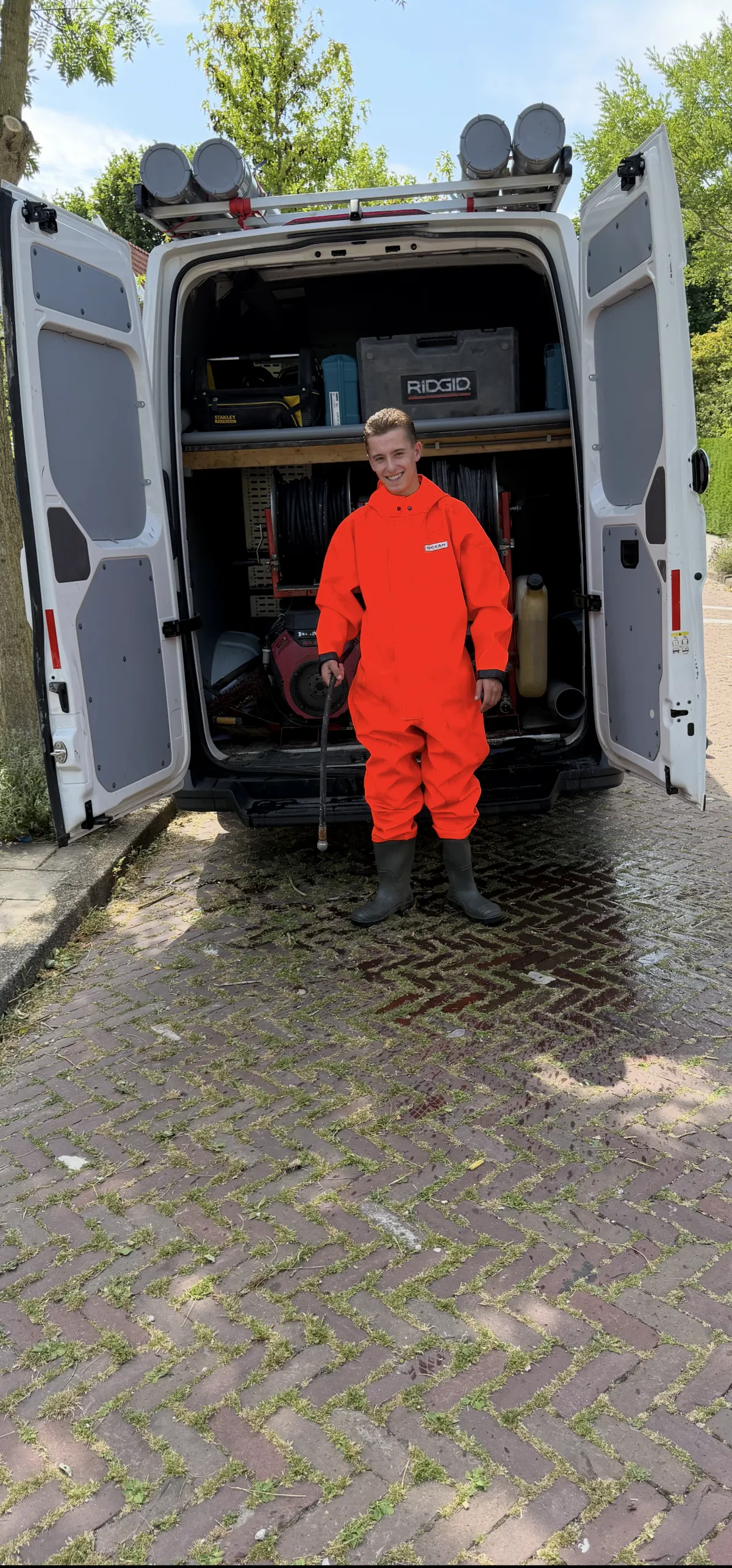 Monteur van Rioolspecialist Haarlem bij de servicebus